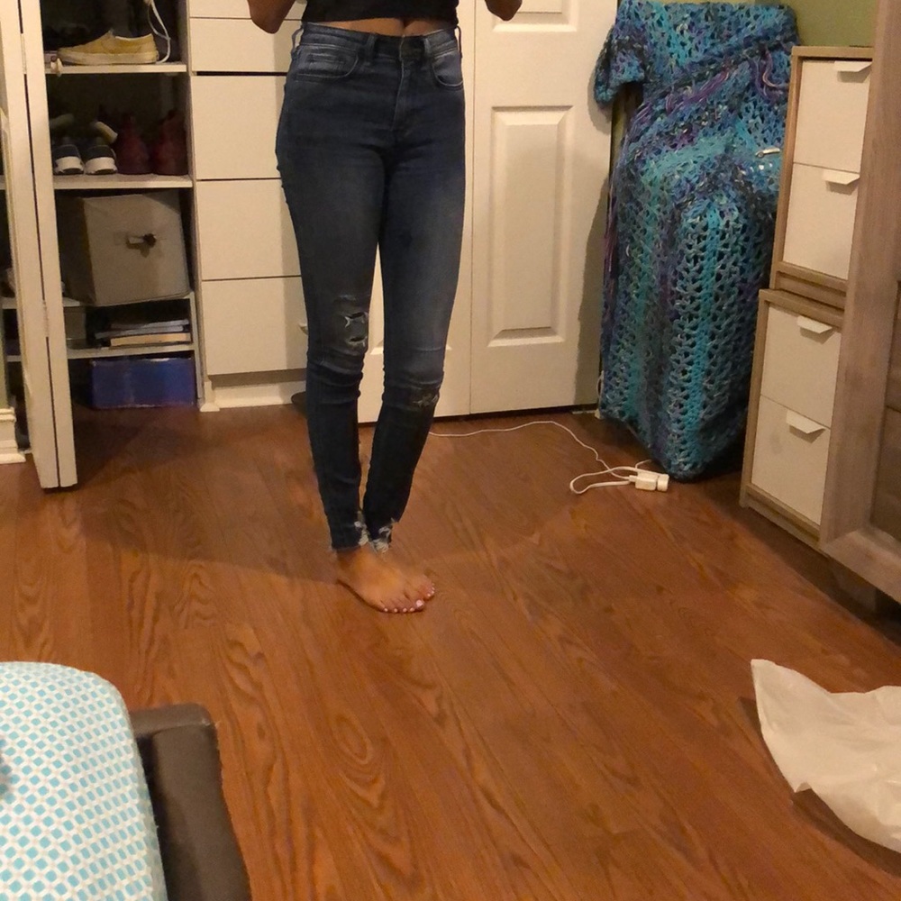A high rise distressed hollister